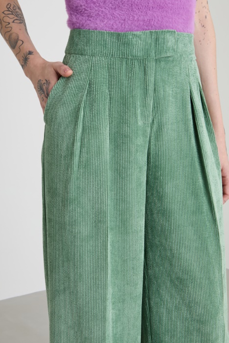 Pantaloni ampi in velluto