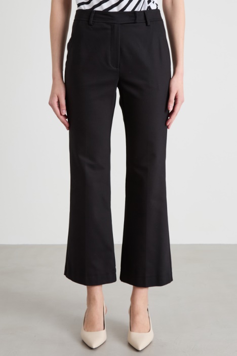 Pantaloni flare