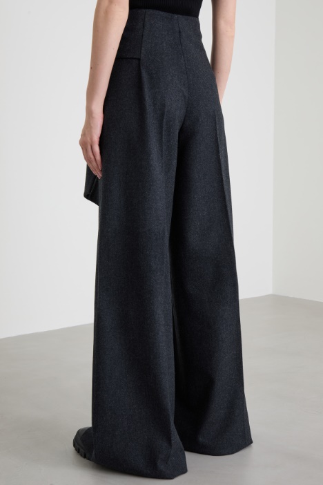 Pantalón amplio en fieltro de lana