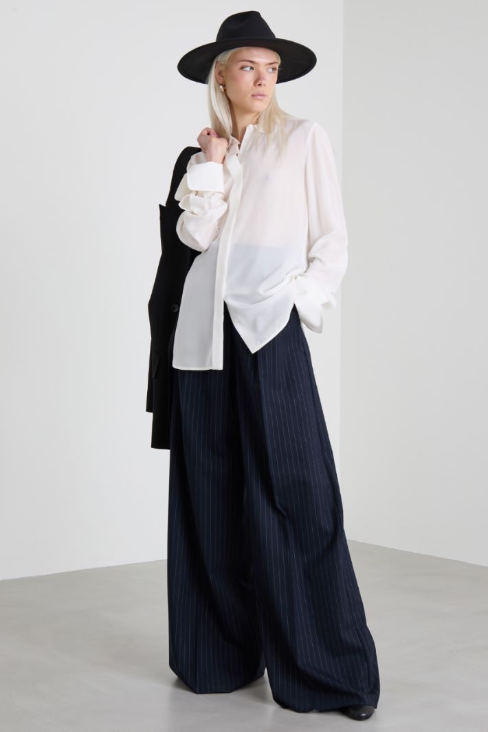 Pantaloni gessati con pinces