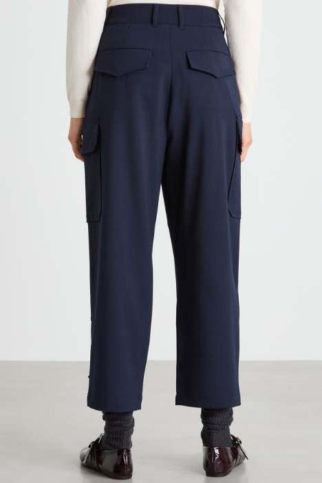 Pantaloni baggy stile cargo