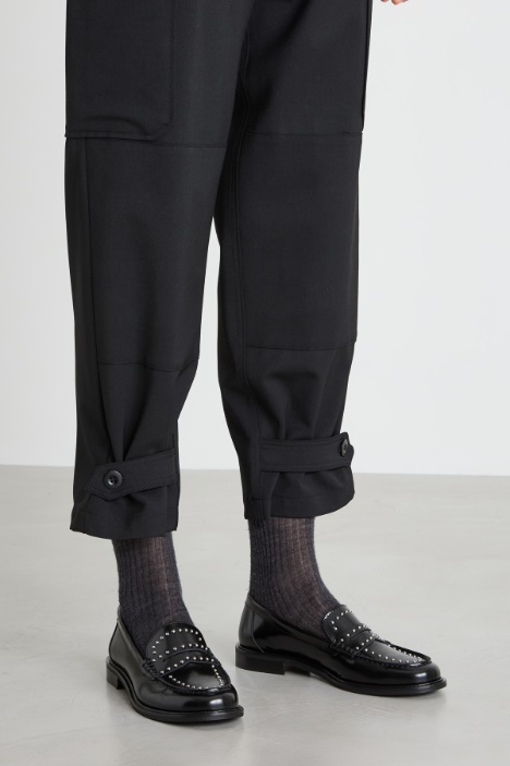 Pantaloni baggy stile cargo