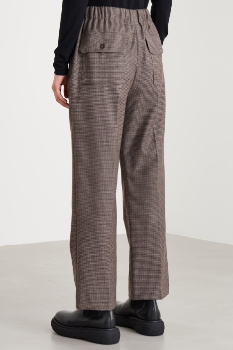 Pantalones con inserción elástica