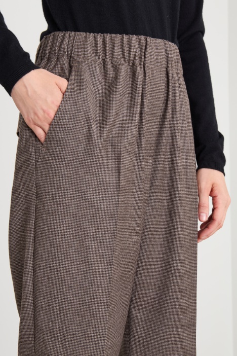 Pantalones con inserción elástica