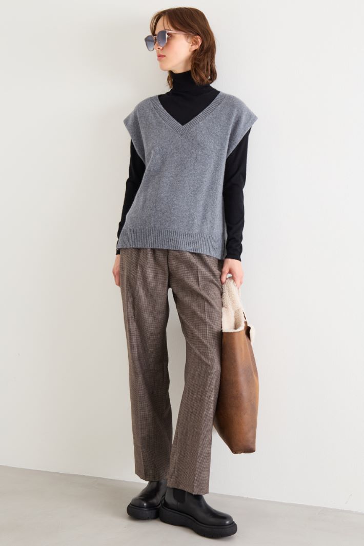 Trousers with elastic insert Intrend