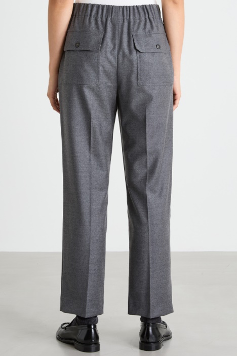 Pantalones con inserción elástica