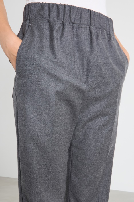 Pantalones con inserción elástica