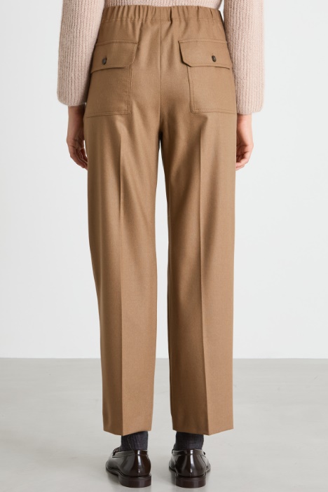 Pantalones con inserción elástica