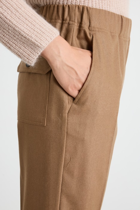 Pantalones con inserción elástica