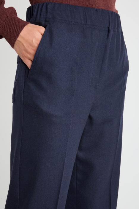 Pantaloni con inserto elastico