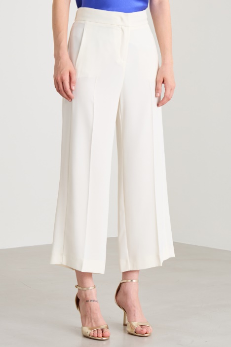Pantaloni cropped