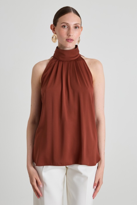 Top de seda con cuello halter Intrend