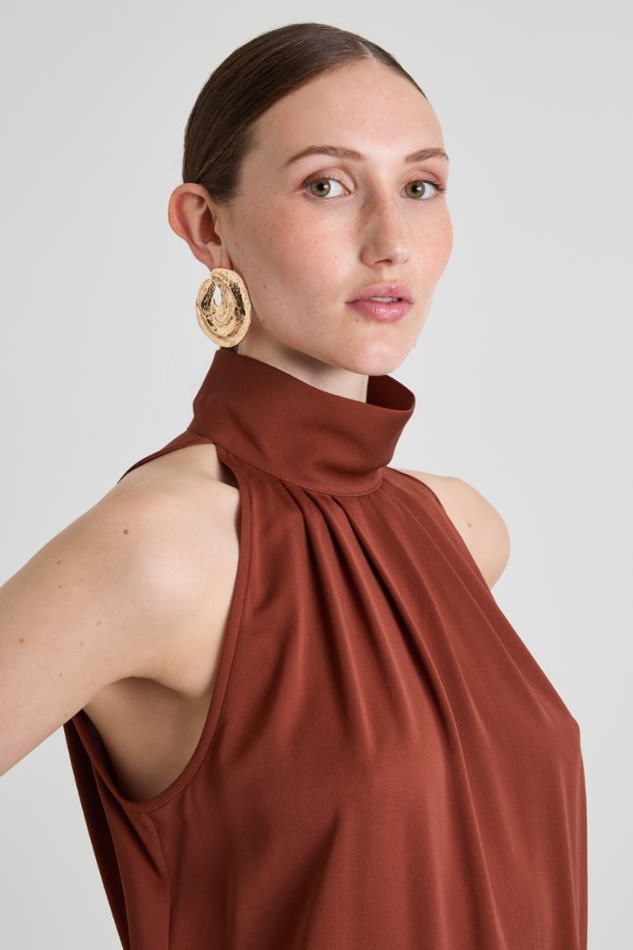 Silk halter neck top Intrend - 4