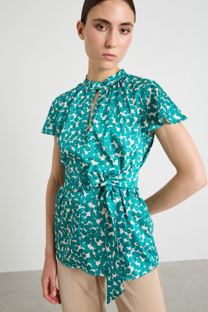 Blusa de sarga estampada