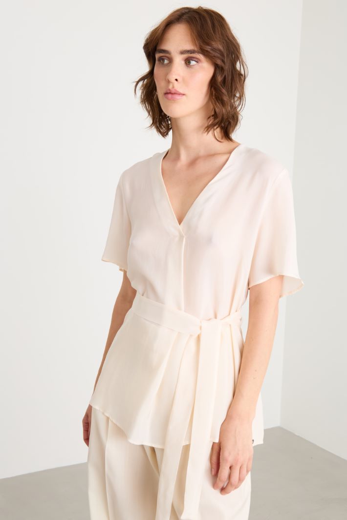 Flowy belted blouse Intrend - 2