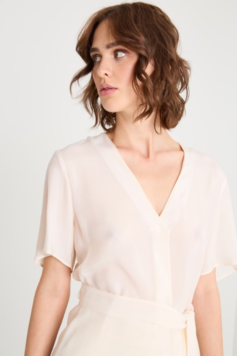 Blusa fluida con cintura