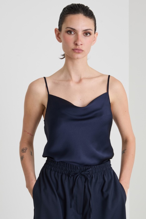 Top con scollo drappeggiato