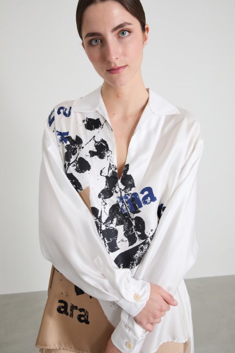 Blusa in twill di seta stampata