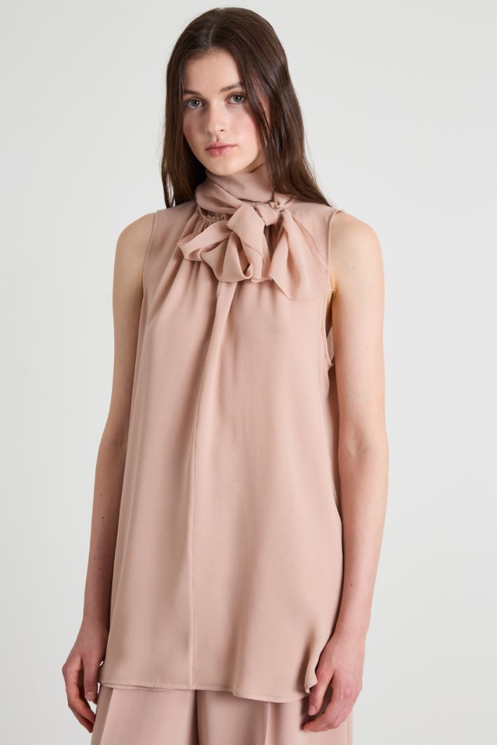 Silk blouse with scarf Intrend