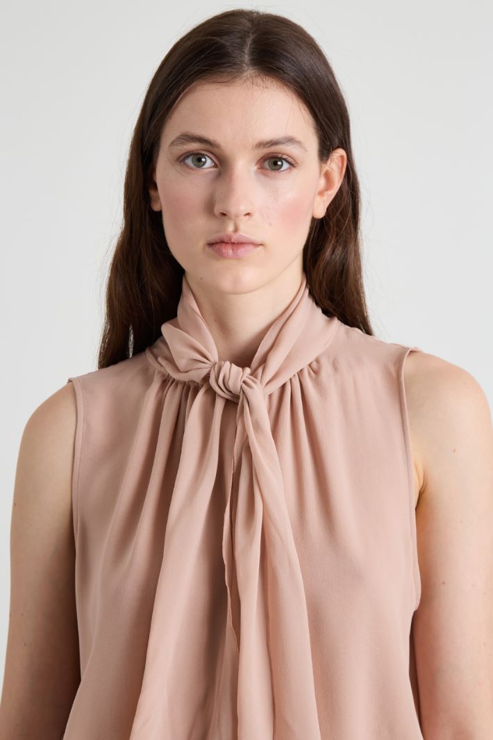 Silk blouse with scarf Intrend - 4