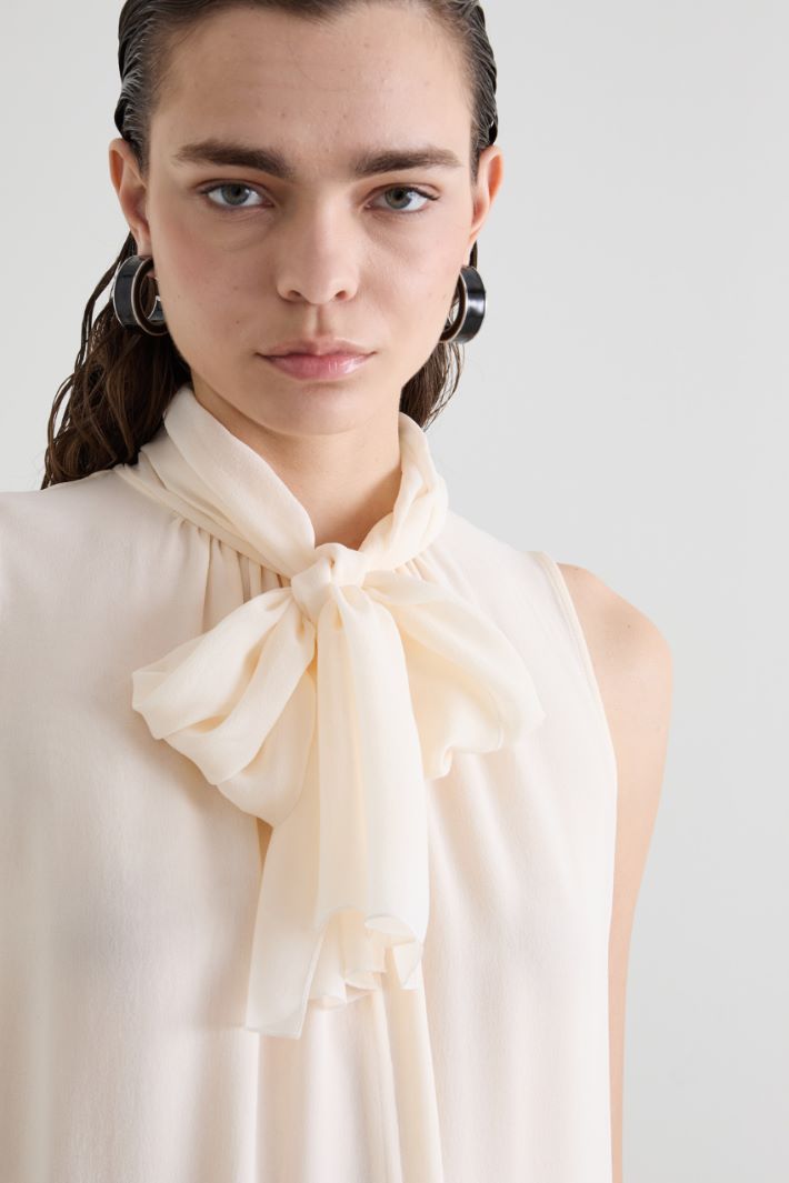 Silk blouse with scarf Intrend - 4