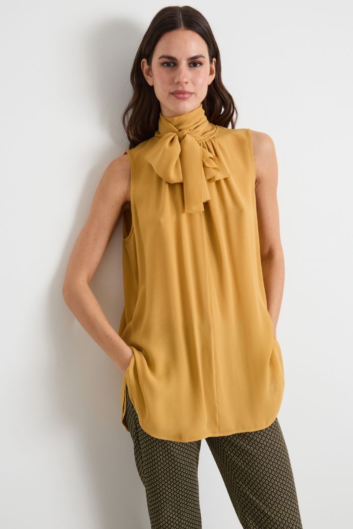 Silk blouse with scarf Intrend