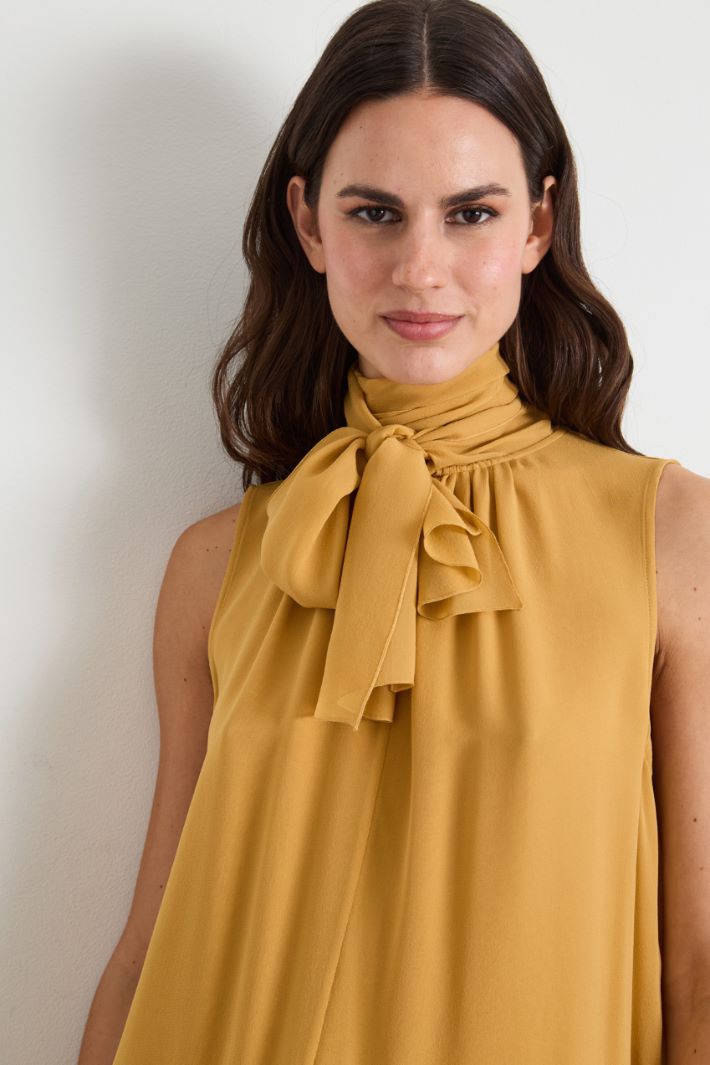 Silk blouse with scarf Intrend - 4
