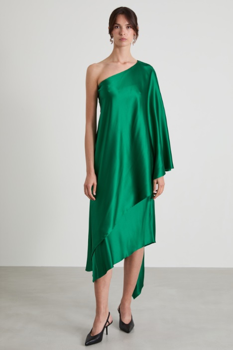 Vestido de un solo hombro en seda