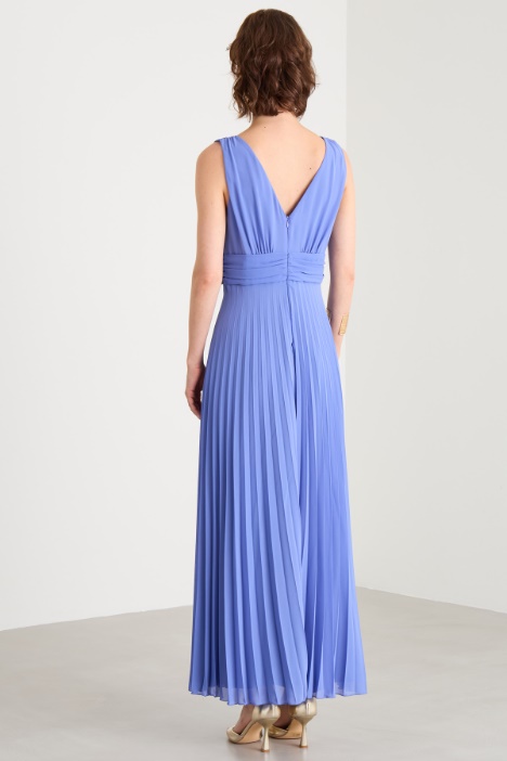 Vestido largo de georgette plisado