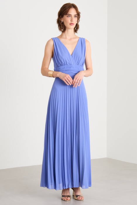 Vestido largo de georgette plisado