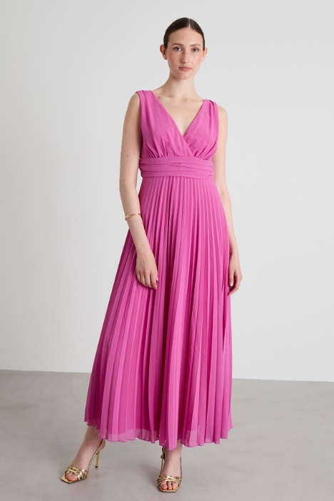 Vestido largo de georgette plisado