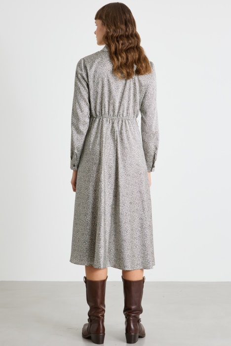 Vestido camisero de sarga con fajín