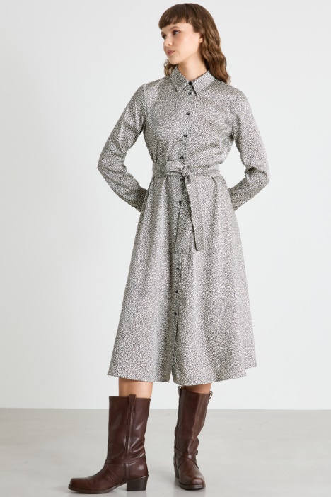 Vestido camisero de sarga con fajín