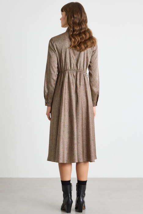 Vestido camisero de sarga con fajín