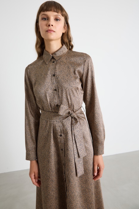 Vestido camisero de sarga con fajín