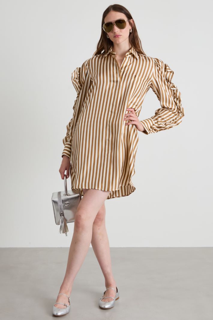 Dress with ruffled sleeves Intrend