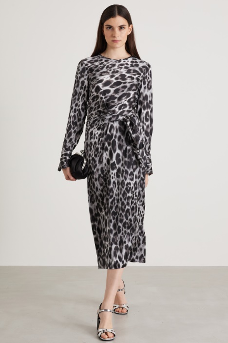 Patterned satin midi dress Intrend