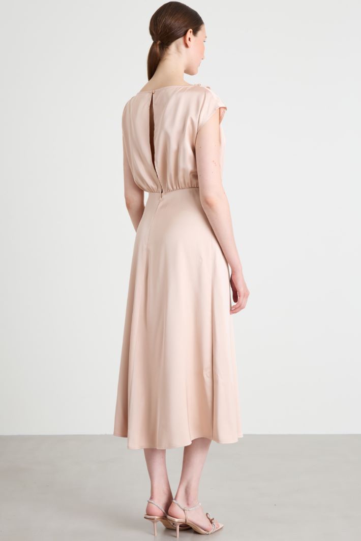 Satin midi dress Intrend - 3
