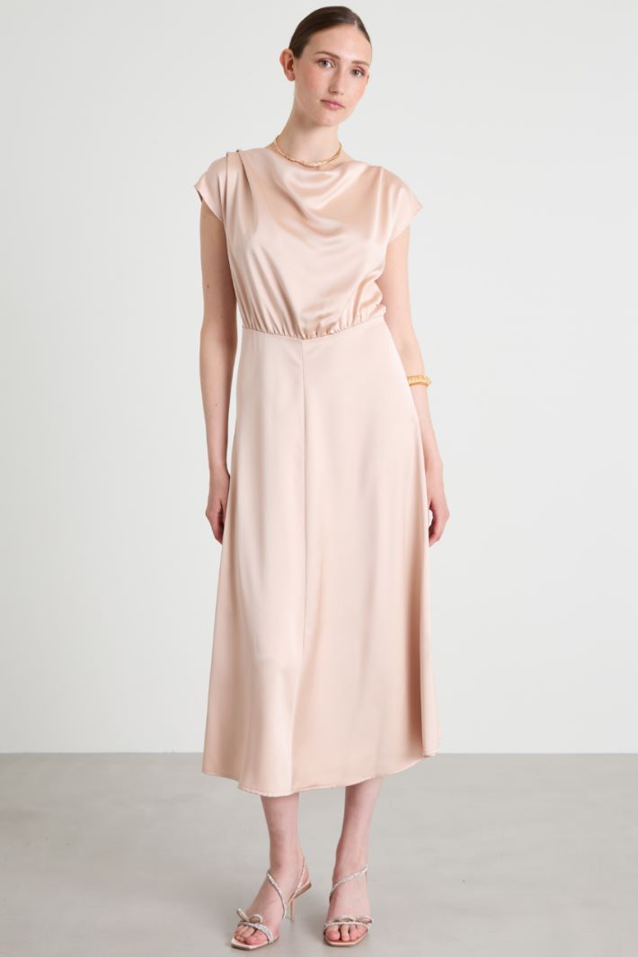 Satin midi dress Intrend - 2