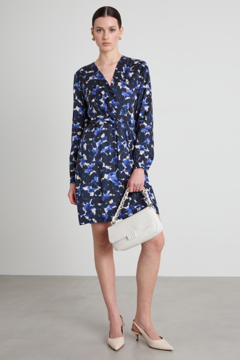 Patterned satin dress Intrend