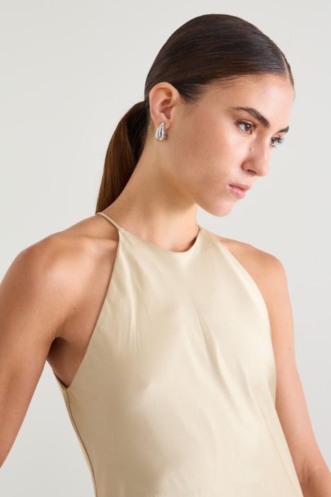 Abito lungo con scollo all'americana