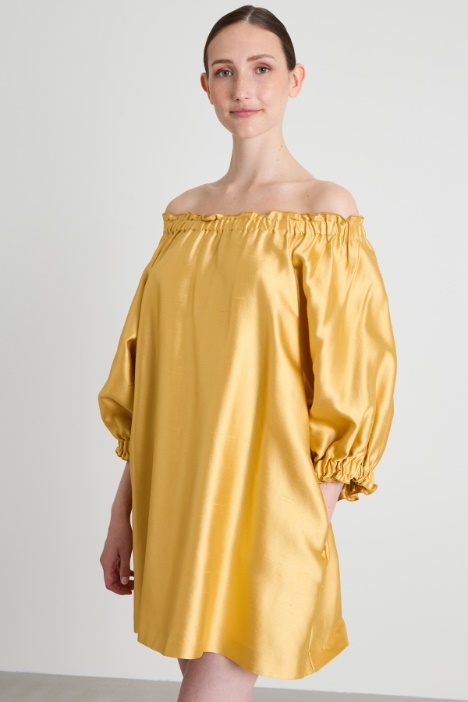 Vestido corto de shantung de mezcla de seda