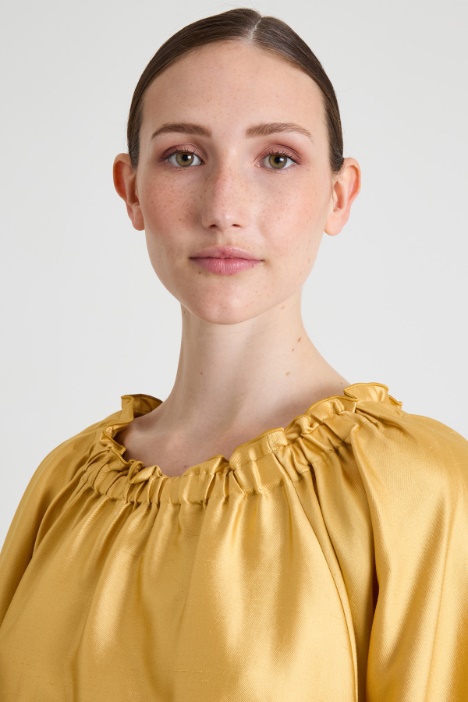 Vestido corto de shantung de mezcla de seda