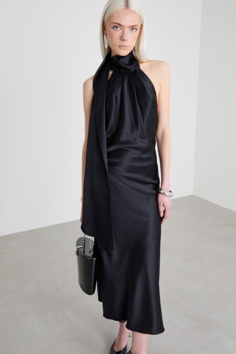 Vestido de raso de seda