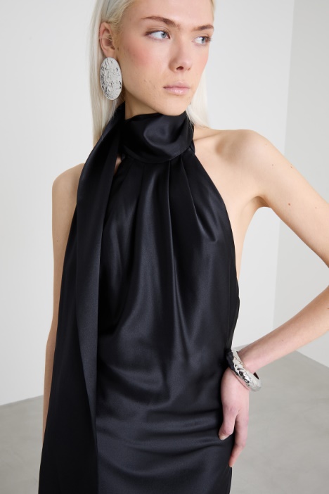 Vestido de raso de seda