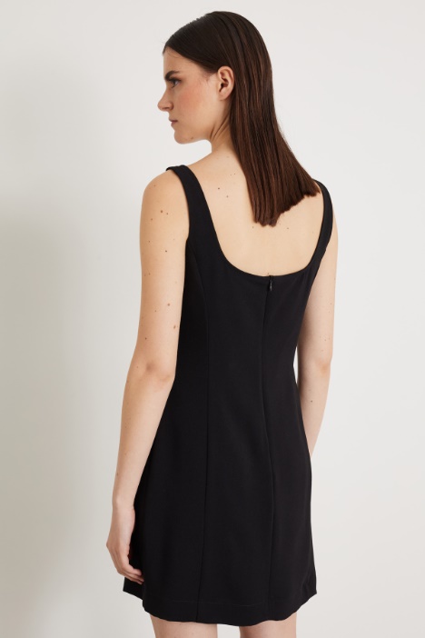 Vestido corto sin mangas