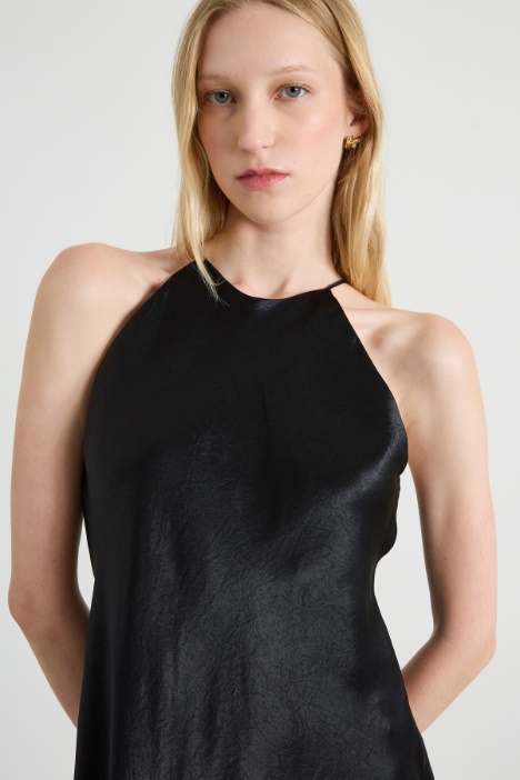 Abito lungo con scollo all'americana