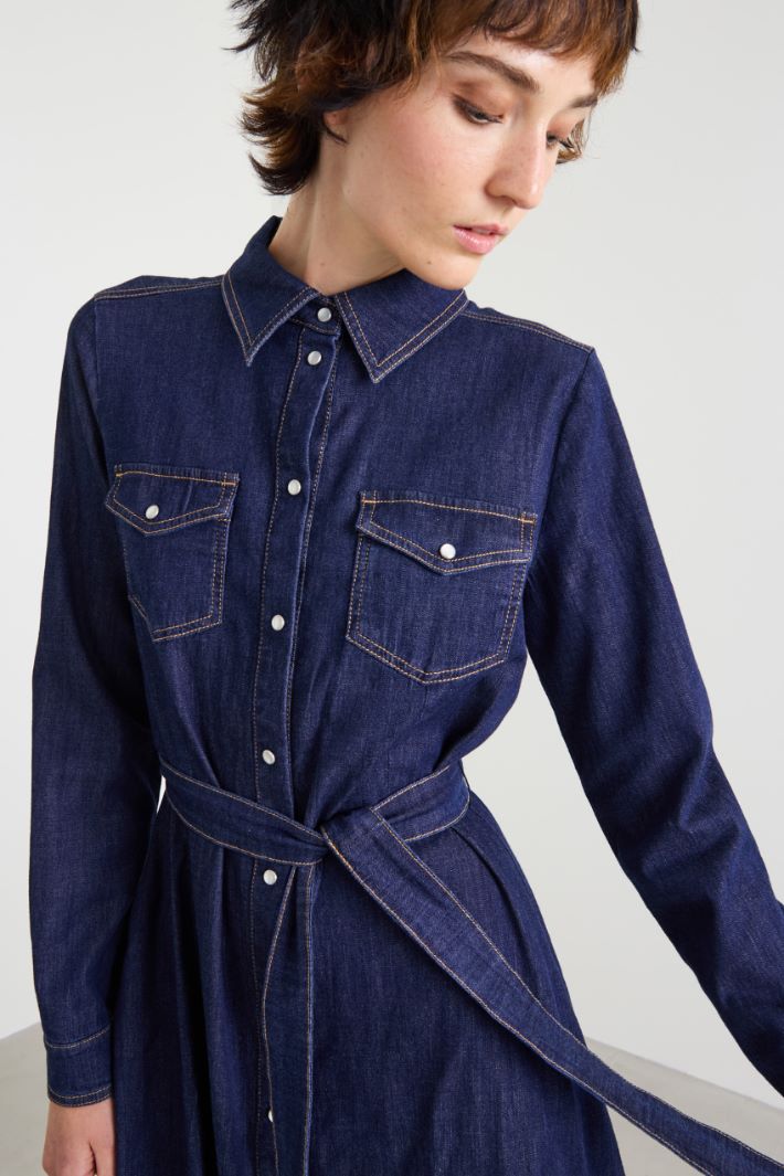 Vestido camisero de denim Intrend - 4