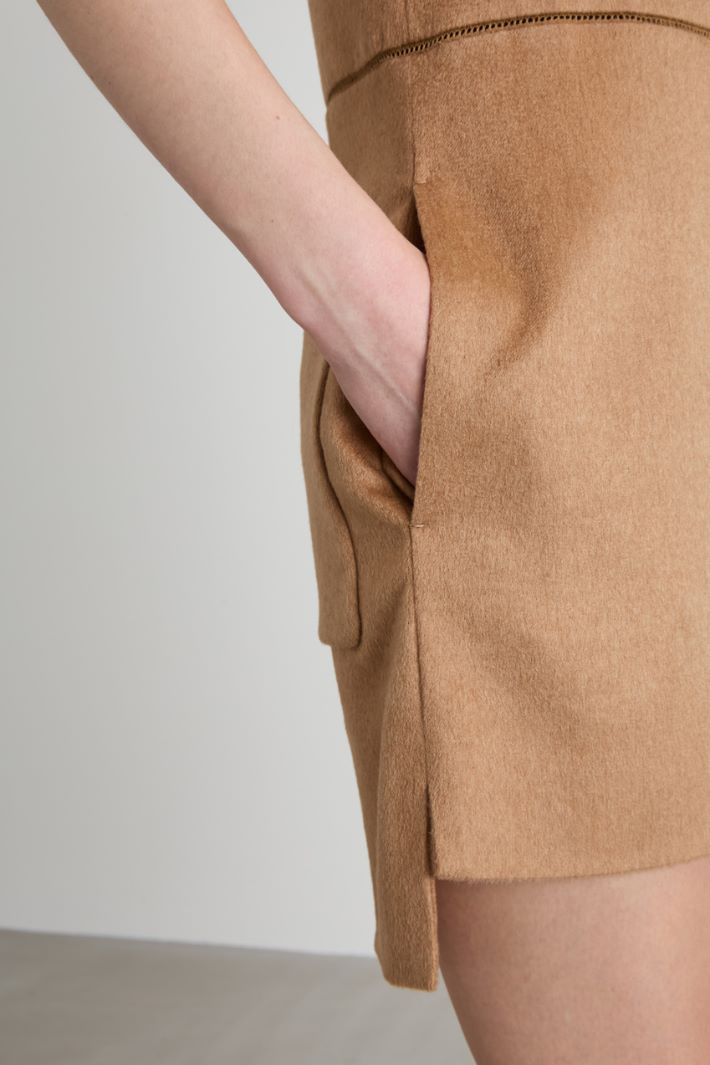 Short camel dress Intrend - 4