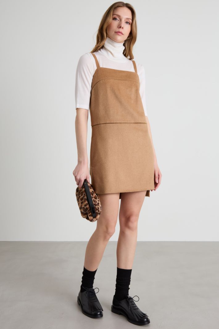 Short camel dress Intrend